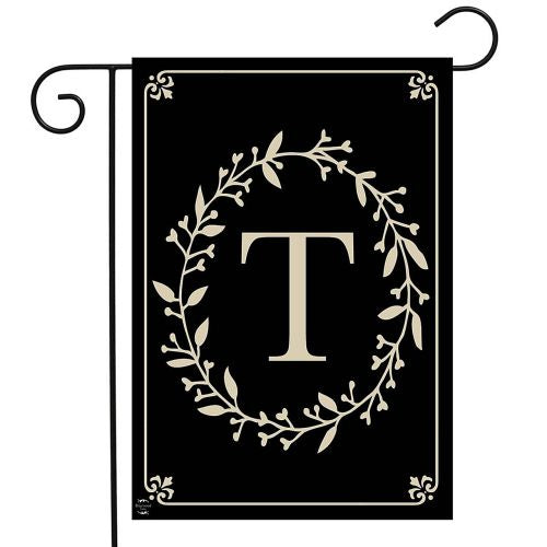 G00840T_Classic-Monogram-T-garden-size-monogram-flag-12-x-18