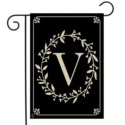 G00840V_Classic-Monogram-V-garden-size-monogram-flag-12-x-18